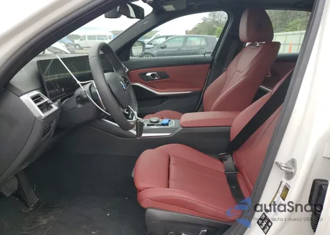 2025 BMW 330Xi z USA, uszkodzony, nr VIN 3MW89CW01S8F00935